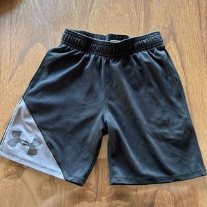 Boys UnderArmour shorts size 6 basketball